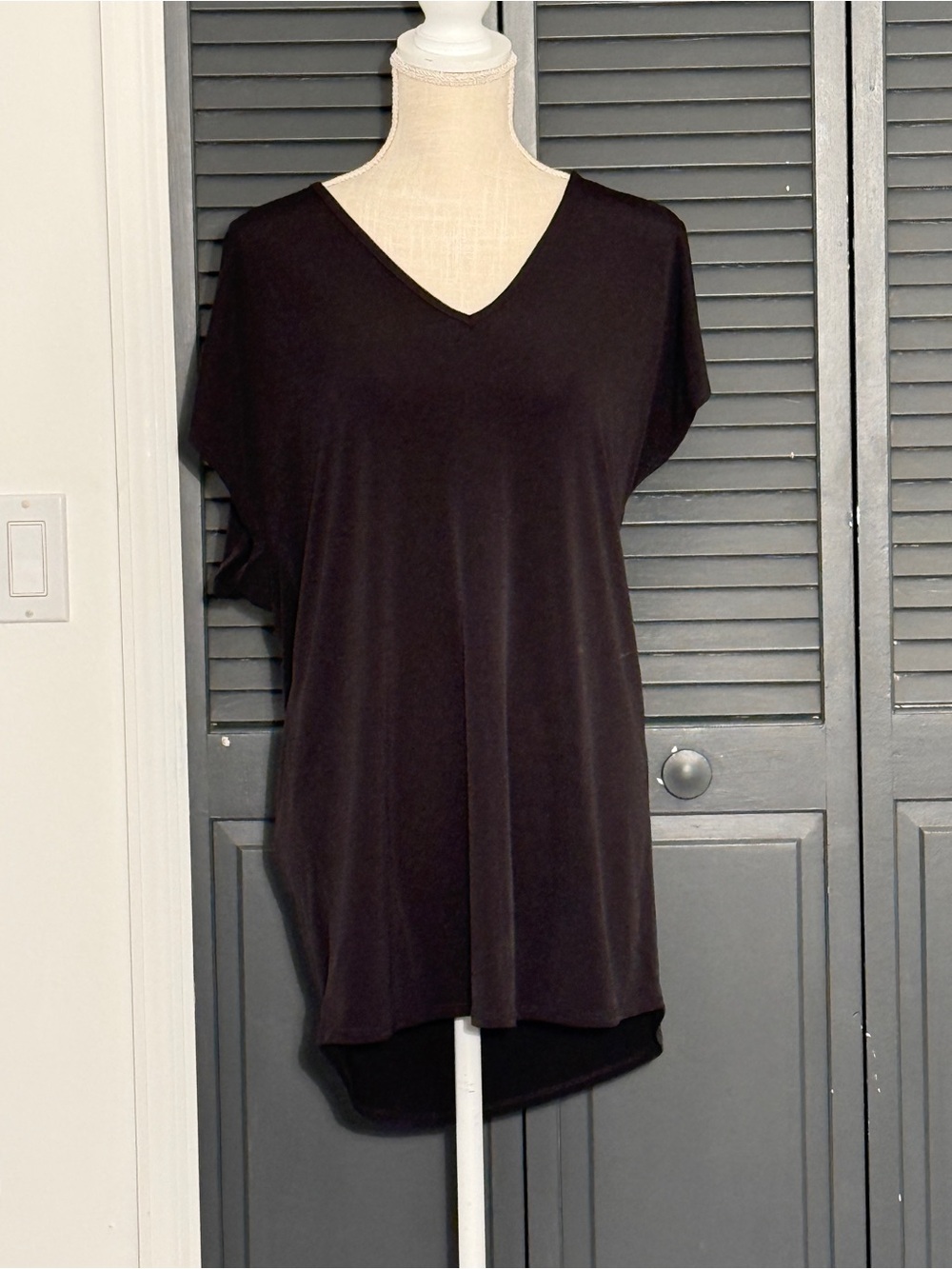 NWT Jordan Taylor Black VNeck Slashed Cutout Back Swim CoverUp Tunic Top Size M